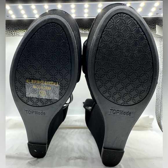 Top Moda: Black Wedge Suede OpenToe Sandals ( Size 9 ) - Picture 4 of 4